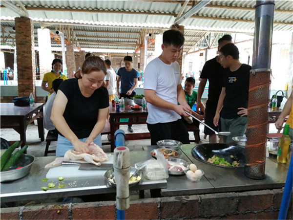 深圳附近可以自己动手体验柴火做饭的地方-凤凰山野炊场