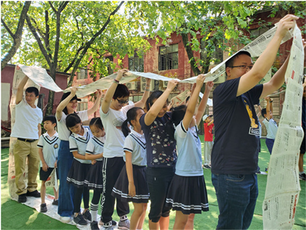 深圳翻身小学五年一班班亲子户外活动开展在凤凰山农家乐田中园生态